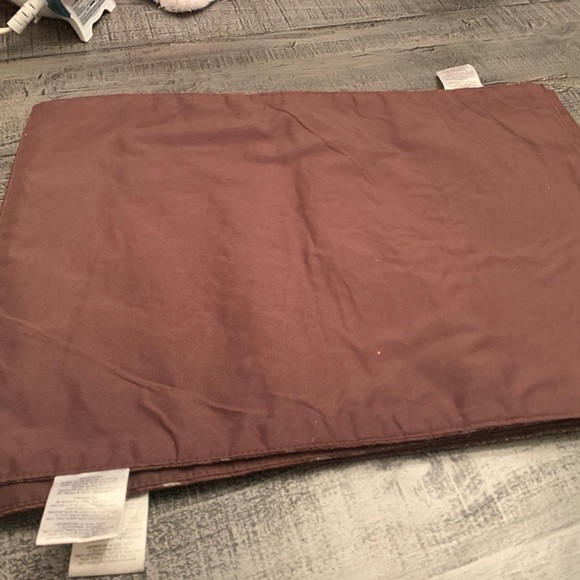 13” X 18” Table Placemats by Croscill Home, set of 4, Brown with old gold hues - Picture 3 of 3